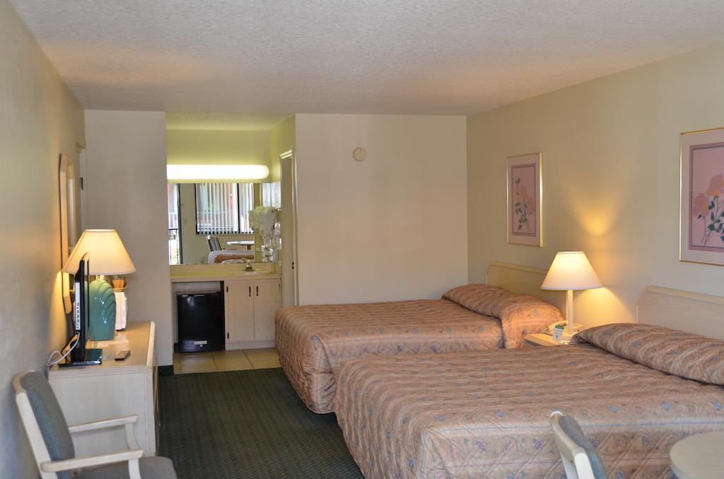 Cypress Cove Nudist Resort Poinciana Rum bild